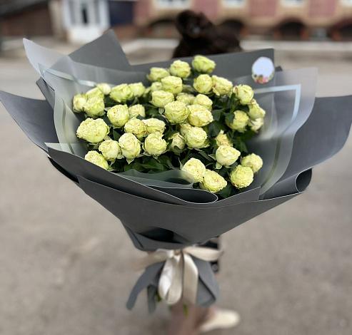Букет Белые кустовые розы Солинеро в Новое ступино