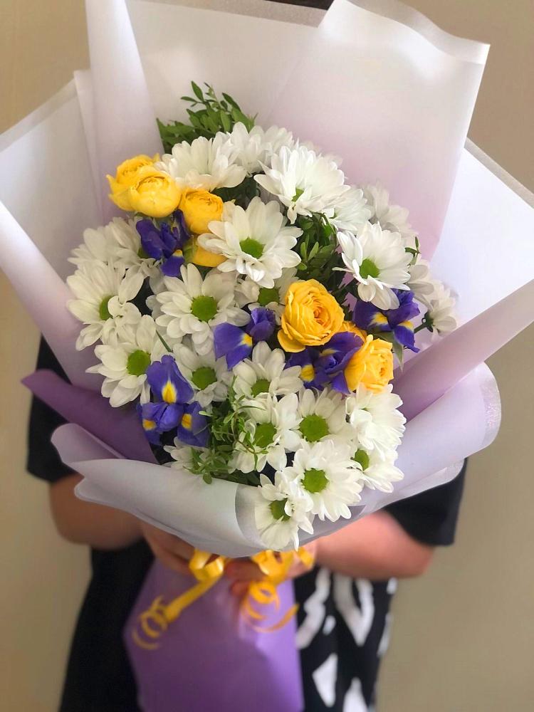 Букет цветов из: Ирисы, Хризантемы и Розы в Новое ступино