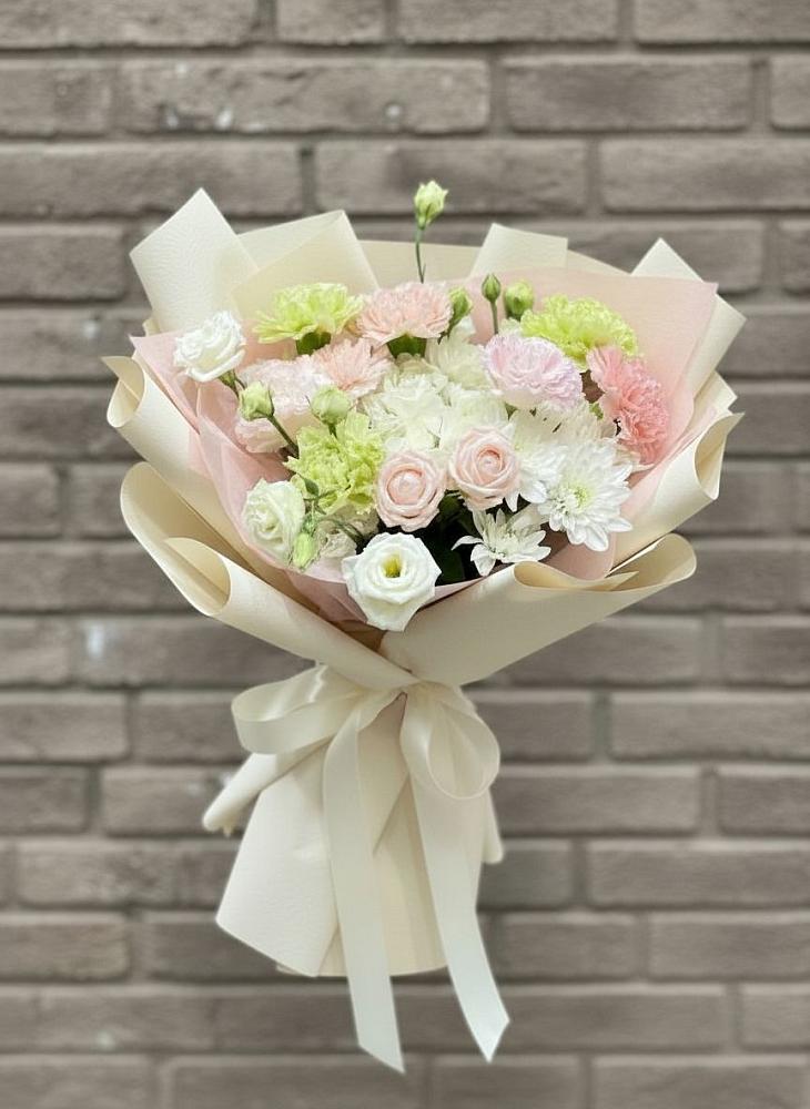 Букет цветов из: Гвоздики, Розы, Лизиантусы и Хризантемы в Новое ступино