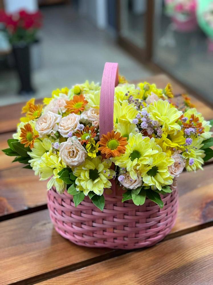 Цветочная композиция из Хризантемы и Розы в корзине в Новое ступино